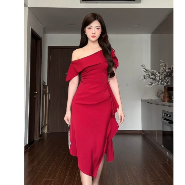 Váy TK lệch vai vạt bèo xẻ